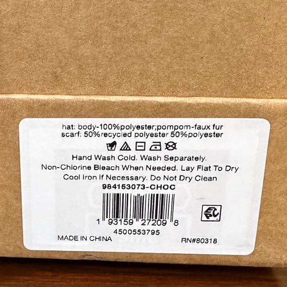 ๐HP๐NIB Lucky Brand Pom Beanie & Scarf Giftable Box Set - Picture 7 of 7